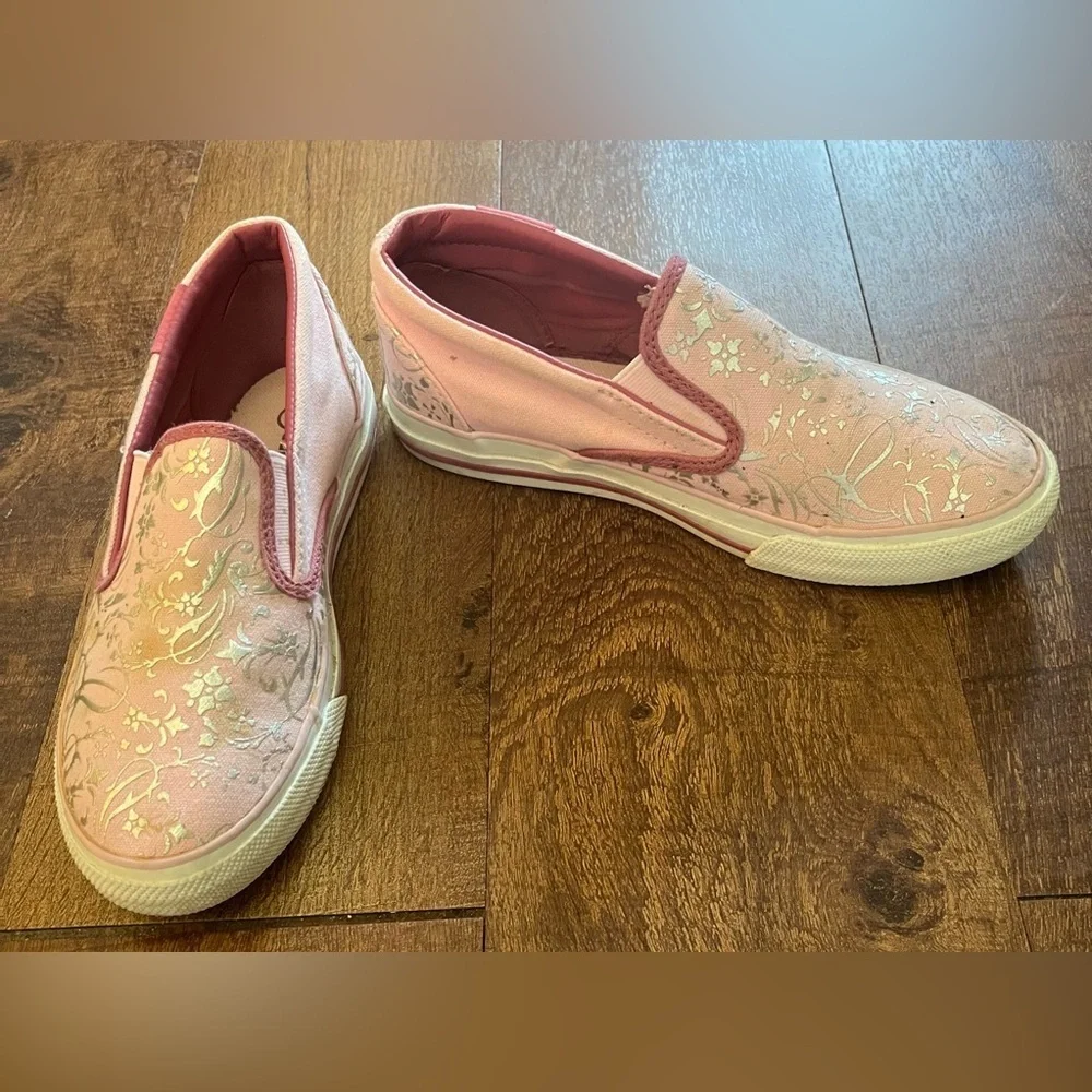 Converse girls slip on sneakers big girls size 3